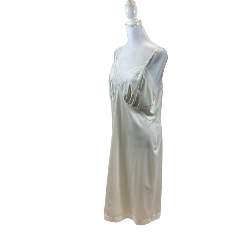 Vintage Vanity Fair Ivory Slip Size 40 Large Made in USA